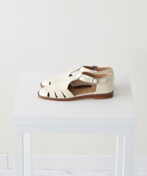 PASCUCCI（パスクッチ）の「【PASCUCCI】ソフトスクエアトウグルカシューズ(D42201)（サンダル・レディース・ブラック/アイボリー・37/38/39/36）」の4枚目の写真