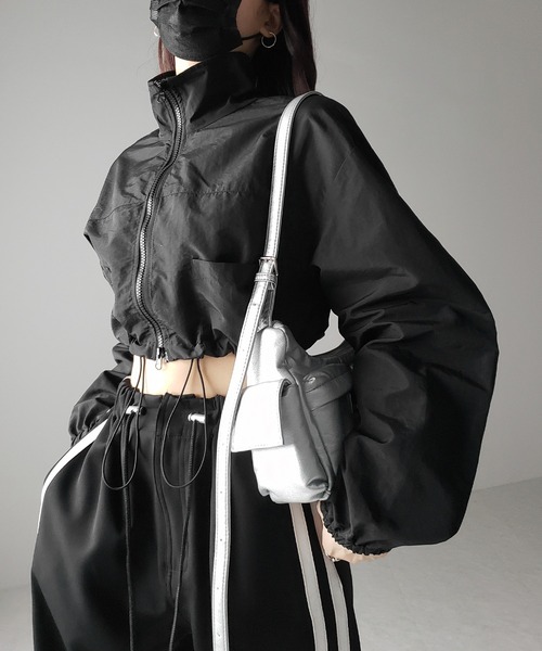 me+em select(ミームセレクト)の「※※【 裾が絞れる2WAY / 2color 】ダブルジップスタンドカラーナイロンショートブルゾン(ブルゾン・レディース・ブラック/アイボリー・MEDIUM)」の21枚目の写真