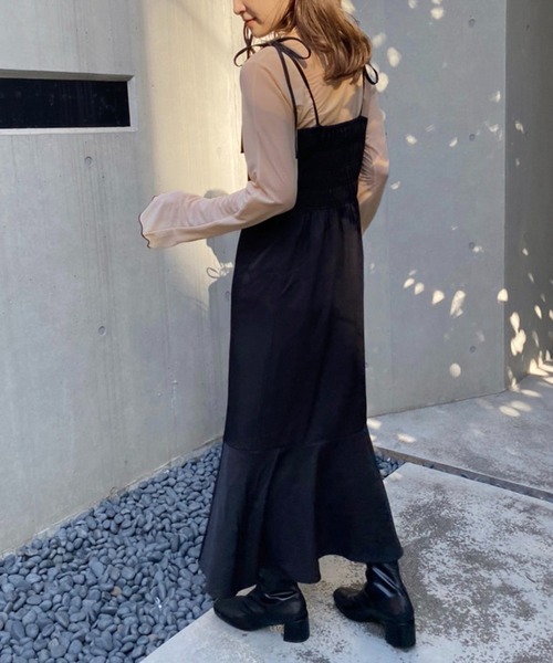 one after another NICE CLAUP(ワンアフターアナザーナイスクラップ)の「新色追加/肩リボンマーメイドキャミワンピース【WEB限定商品】(ワンピース・レディース・ブラック/ベージュ/チャコールグレー/ブラック×ホワイト・FREE)」の6枚目の写真