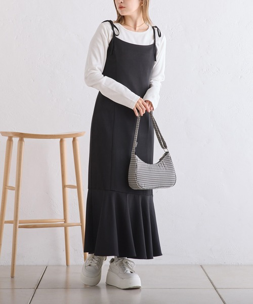 one after another NICE CLAUP(ワンアフターアナザーナイスクラップ)の「新色追加/肩リボンマーメイドキャミワンピース【WEB限定商品】(ワンピース・レディース・ブラック/ベージュ/チャコールグレー/ブラック×ホワイト・FREE)」の14枚目の写真
