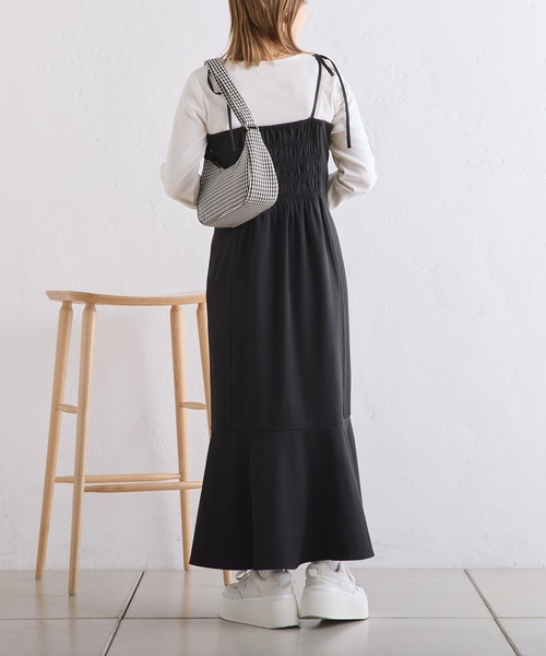 one after another NICE CLAUP(ワンアフターアナザーナイスクラップ)の「新色追加/肩リボンマーメイドキャミワンピース【WEB限定商品】(ワンピース・レディース・ブラック/ベージュ/チャコールグレー/ブラック×ホワイト・FREE)」の15枚目の写真