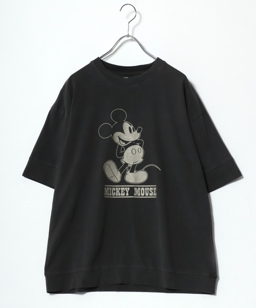 Disney(ディズニー)の「Disney(ディズニー)ミッキーマウスキャラクタープリント ユーズド加工半袖Tシャツ メンズ レディース(Tシャツ/カットソー・メンズ・ピンク/ブルー/スミクロ・L/M/LL)」の1枚目の写真