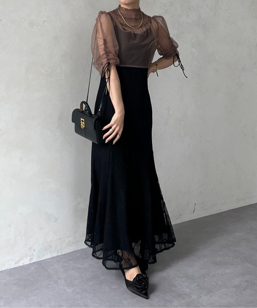 Thevon（ゼボン）の「【オケージョン】シアーブラウス×フラワーレースキャミワンピース（ドレス・レディース・ブラウン/ブラック/ブルー・FREE）」の4枚目の写真