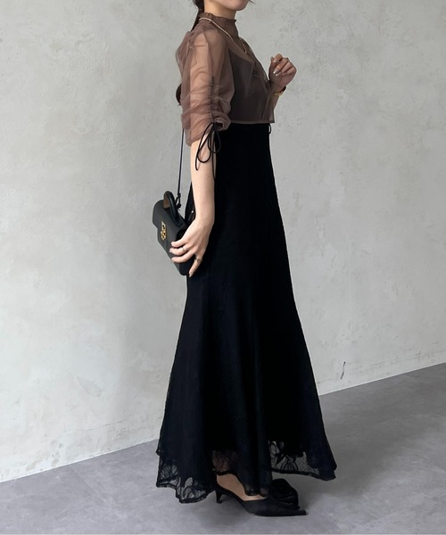 Thevon（ゼボン）の「【オケージョン】シアーブラウス×フラワーレースキャミワンピース（ドレス・レディース・ブラウン/ブラック/ブルー・FREE）」の7枚目の写真