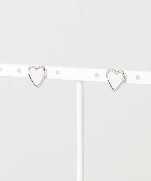 Zoule(ゾーラ)の「Zoule ゾーラ:ネイビーシリーズ shell heart シェル ハート ピアス(ピアス(両耳用)・レディース・ゴールド/シルバー・FREE)」の5枚目の写真