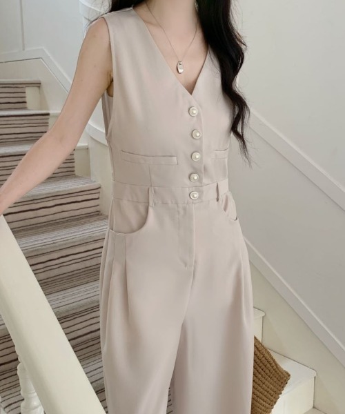 ABITOKYO（アビトーキョー）の「パールボタンVネック