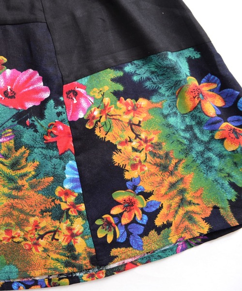 MARAI(マーライ)の「綿麻エスニック柄フレアロングスカート(スカート・レディース・レッド/ネイビー/ブラック・LARGE/MEDIUM)」の8枚目の写真