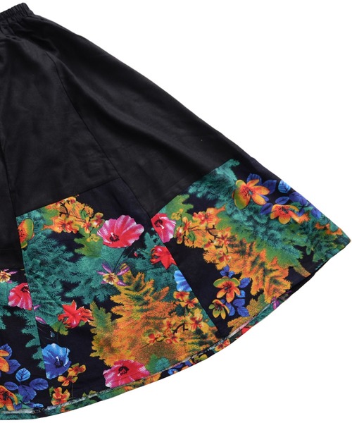 MARAI(マーライ)の「綿麻エスニック柄フレアロングスカート(スカート・レディース・レッド/ネイビー/ブラック・LARGE/MEDIUM)」の9枚目の写真