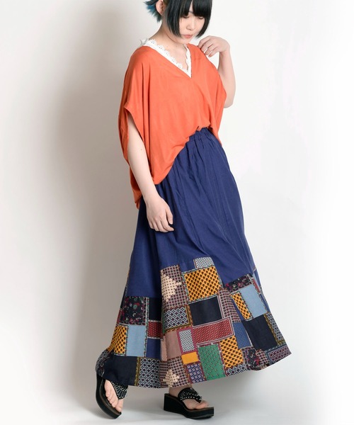 MARAI(マーライ)の「綿麻エスニック柄フレアロングスカート(スカート・レディース・レッド/ネイビー/ブラック・LARGE/MEDIUM)」の12枚目の写真