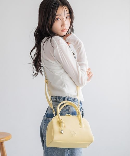 某メーカー LOWRYS FARM（ローリーズファーム）の「エンボスボストンBAG アイドル