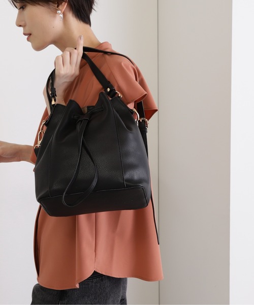 N.(N. Natural Beauty Basic)(エヌエヌナチュラルビューティーベーシック)の「◆巾着2wayショルダーバッグ(ショルダーバッグ・レディース・オフホワイト/ブラック/グレイッシュベージュ・フリ-)」の4枚目の写真