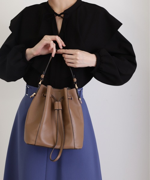 N.(N. Natural Beauty Basic)(エヌエヌナチュラルビューティーベーシック)の「◆巾着2wayショルダーバッグ(ショルダーバッグ・レディース・オフホワイト/ブラック/グレイッシュベージュ・フリ-)」の7枚目の写真