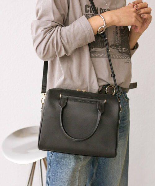 RIVE DROITE（リヴドロワ）の「【大人カジュアルに◎】レザーボストンバッグ（ボストンバッグ・レディース・ブラック/ベージュ・FREE）」の2枚目の写真