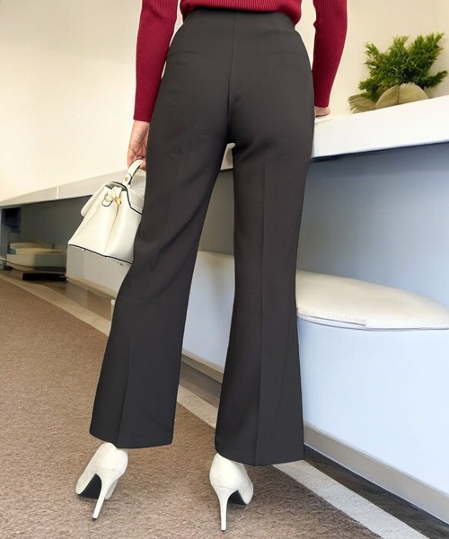 Julia Boutique(ジュリアブティック)の「美脚フレアパンツ(その他パンツ・レディース・ブラック/アイボリー・S/M/L)」の6枚目の写真