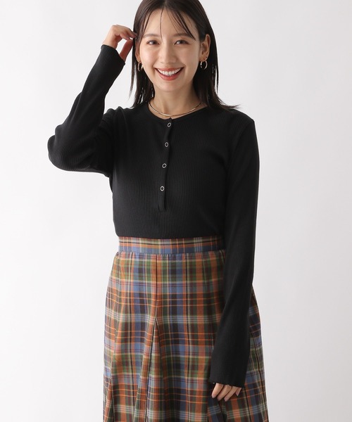 LEPSIM(レプシィム)の「リブヘンリーネックプルオーバー 134432(Tシャツ/カットソー・レディース・ホワイト×ブラック/ブラック/パープル/ネイビー・FREE)」の1枚目の写真