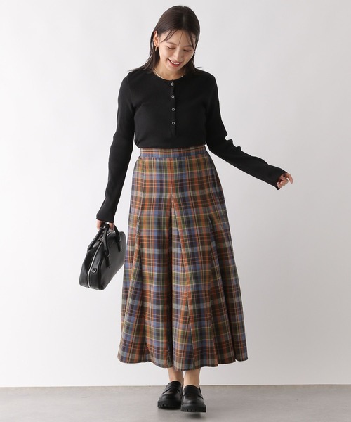 LEPSIM(レプシィム)の「リブヘンリーネックプルオーバー 134432(Tシャツ/カットソー・レディース・ホワイト×ブラック/ブラック/パープル/ネイビー・FREE)」の7枚目の写真