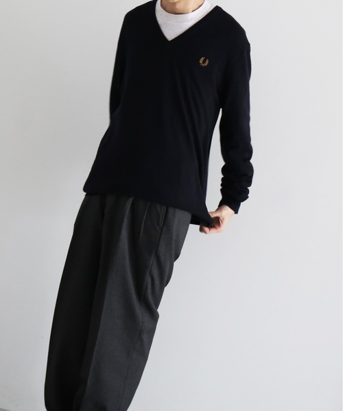 FRED PERRY(フレッドペリー)の「FRED PERRY Classic v neck jumper(Tシャツ/カットソー・メンズ・ブラック/ネイビー・SMALL/MEDIUM)」の1枚目の写真