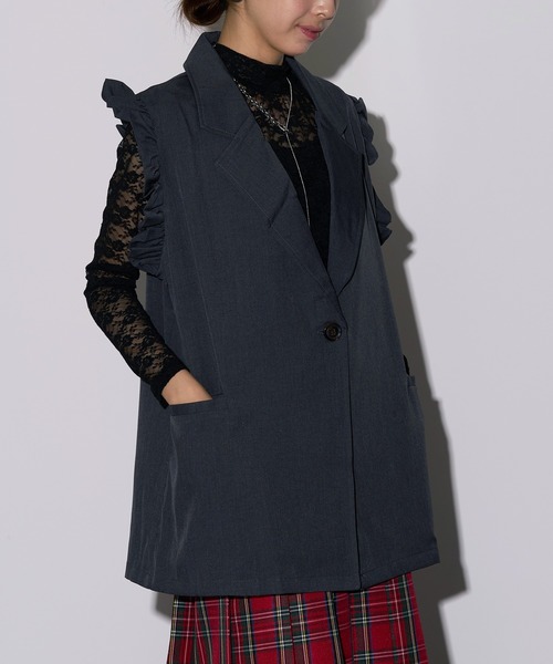 MAISON BREEZE reveur(メゾンブリーズレヴール)の「【MAISON BREEZE reveur】ツイルフリル付きジレベスト DTK(ベスト・レディース・グレー/ブラック・FREE)」の1枚目の写真