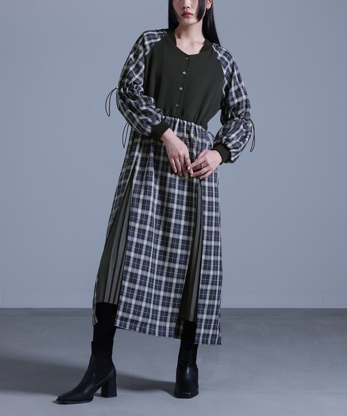 kOhAKU(コハク)の「プリーツ切替チェックワンピース(ワンピース・レディース・ネイビー・2/1)」の2枚目の写真
