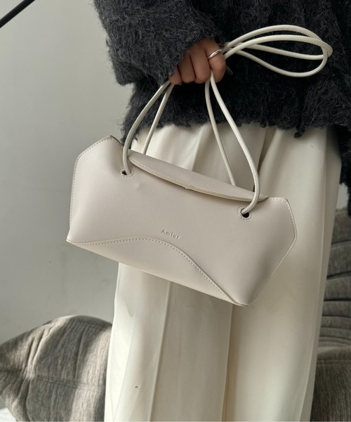 Amiur(エミレ)の「flap landscape bag / フラップランドスケープバッグ(ショルダーバッグ・レディース・ブラック/キャメル/アイボリー・FREE)」の5枚目の写真
