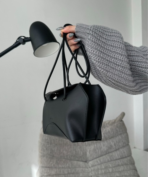 Amiur(エミレ)の「flap landscape bag / フラップランドスケープバッグ(ショルダーバッグ・レディース・ブラック/キャメル/アイボリー・FREE)」の7枚目の写真