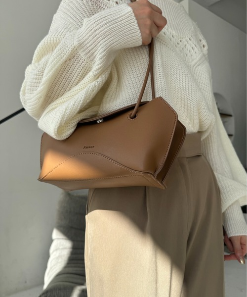 Amiur(エミレ)の「flap landscape bag / フラップランドスケープバッグ(ショルダーバッグ・レディース・ブラック/キャメル/アイボリー・FREE)」の11枚目の写真