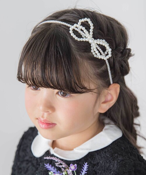 BeBe Petits Pois Vert(ベベプチポワヴェール)の「【店舗限定】リボンパールカチューシャ(カチューシャ・キッズ・ホワイト・FREE)」の8枚目の写真