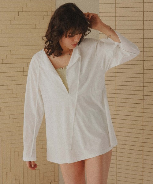 titivate（ティティベイト）の「前後2wayペプラムデザイントップス/ラッシュガード（ラッシュガード・レディース・オフホワイト/ライトベージュ/グレイッシュベージュ/ブラック・LL/L/M/S）」の9枚目の写真