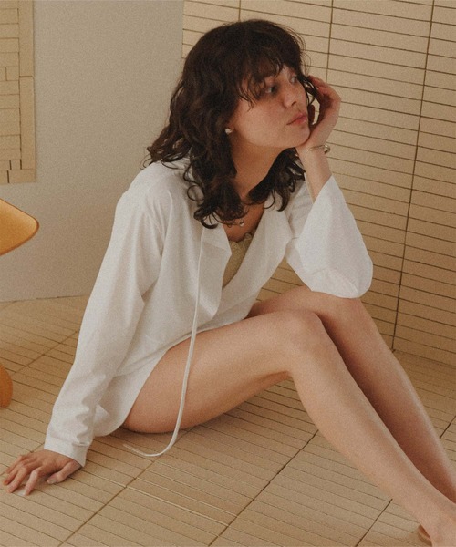 titivate（ティティベイト）の「前後2wayペプラムデザイントップス/ラッシュガード（ラッシュガード・レディース・オフホワイト/ライトベージュ/グレイッシュベージュ/ブラック・LL/L/M/S）」の11枚目の写真