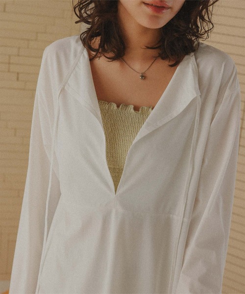 titivate（ティティベイト）の「前後2wayペプラムデザイントップス/ラッシュガード（ラッシュガード・レディース・オフホワイト/ライトベージュ/グレイッシュベージュ/ブラック・LL/L/M/S）」の16枚目の写真