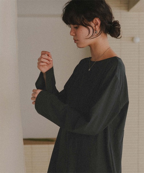 titivate（ティティベイト）の「前後2wayペプラムデザイントップス/ラッシュガード（ラッシュガード・レディース・オフホワイト/ライトベージュ/グレイッシュベージュ/ブラック・LL/L/M/S）」の19枚目の写真