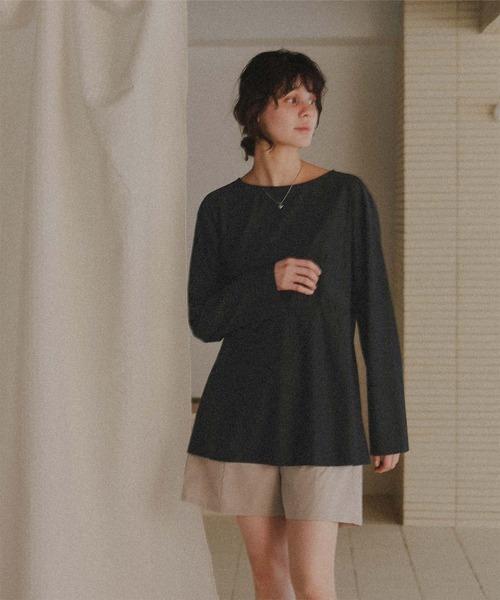 titivate（ティティベイト）の「前後2wayペプラムデザイントップス/ラッシュガード（ラッシュガード・レディース・オフホワイト/ライトベージュ/グレイッシュベージュ/ブラック・LL/L/M/S）」の20枚目の写真