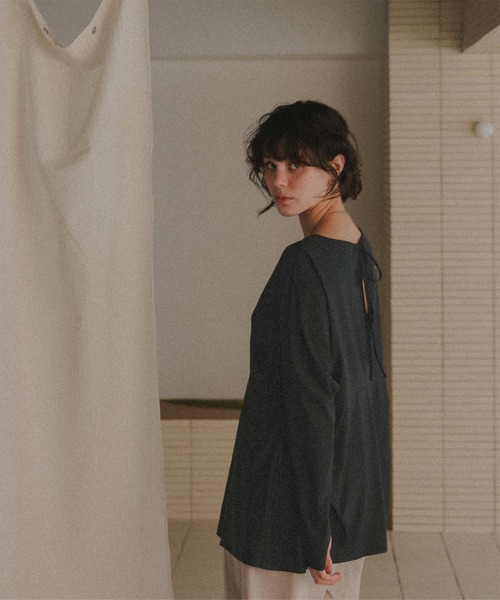 titivate（ティティベイト）の「前後2wayペプラムデザイントップス/ラッシュガード（ラッシュガード・レディース・オフホワイト/ライトベージュ/グレイッシュベージュ/ブラック・LL/L/M/S）」の21枚目の写真