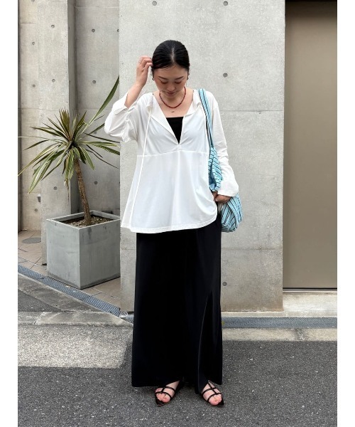 titivate（ティティベイト）の「前後2wayペプラムデザイントップス/ラッシュガード（ラッシュガード・レディース・オフホワイト/ライトベージュ/グレイッシュベージュ/ブラック・LL/L/M/S）」の7枚目の写真