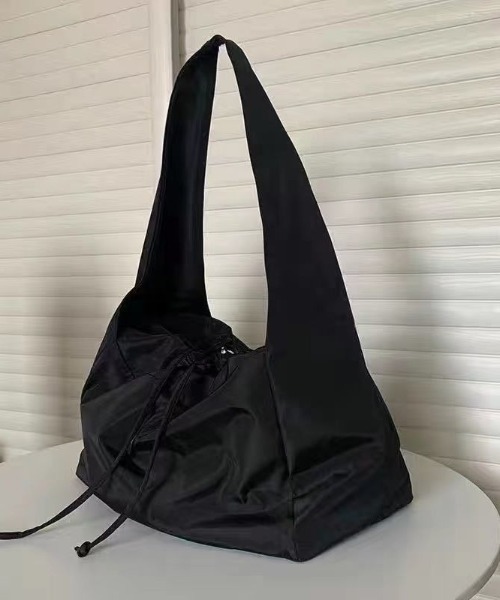 Teem Store（チームストア）の「【A4対応】大容量軽量巾着ワンショルダーバッグ（ショルダーバッグ・レディース・ブラック・F）」の7枚目の写真