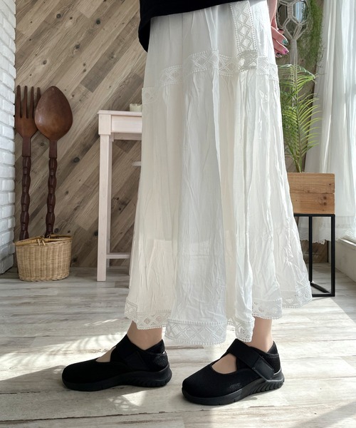LUGG NAGG(ラグナグ)の「【addottona】【軽量】ゴム入りベルトスニーカー(スニーカー・レディース・ブラック/ブラウン/ホワイト系その他/ブラック×ホワイト・22.5cm/23.0cm/23.5cm/24.0cm/24.5cm)」の3枚目の写真