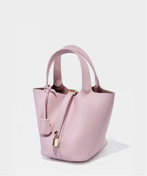 NiiNa（ニーナ）の「【NiiNa】【高品質牛革】ソフトレザーバケットバッグ / インナーポーチ付き（トートバッグ・レディース・ホワイト/ブラウン/グレイッシュベージュ/ブラック/ピンク/ブルー・FREE）」の6枚目の写真