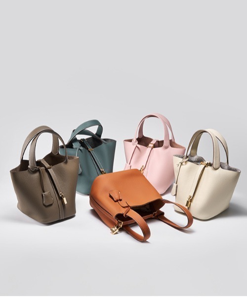 NiiNa（ニーナ）の「【NiiNa】【高品質牛革】ソフトレザーバケットバッグ / インナーポーチ付き（トートバッグ・レディース・ホワイト/ブラウン/グレイッシュベージュ/ブラック/ピンク/ブルー・FREE）」の19枚目の写真