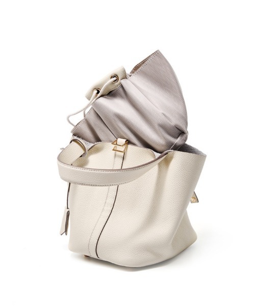 NiiNa（ニーナ）の「【NiiNa】【高品質牛革】ソフトレザーバケットバッグ / インナーポーチ付き（トートバッグ・レディース・ホワイト/ブラウン/グレイッシュベージュ/ブラック/ピンク/ブルー・FREE）」の20枚目の写真