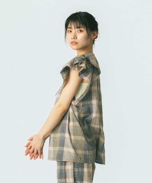 ROSE BUD(ローズバッド)の「【WEB・一部店舗限定】SUCKER FRILL BLOUSE(シャツ/ブラウス・レディース・グレー/ピンク/グリーン・ONE SIZE)」の4枚目の写真