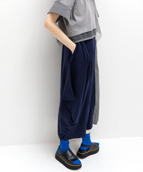 AULA AILA（アウラアイラ）の「アシンメトリータフタコンビネーションワンピース（ワンピース・レディース・グレー/ブラック/オフホワイト・0）」の14枚目の写真