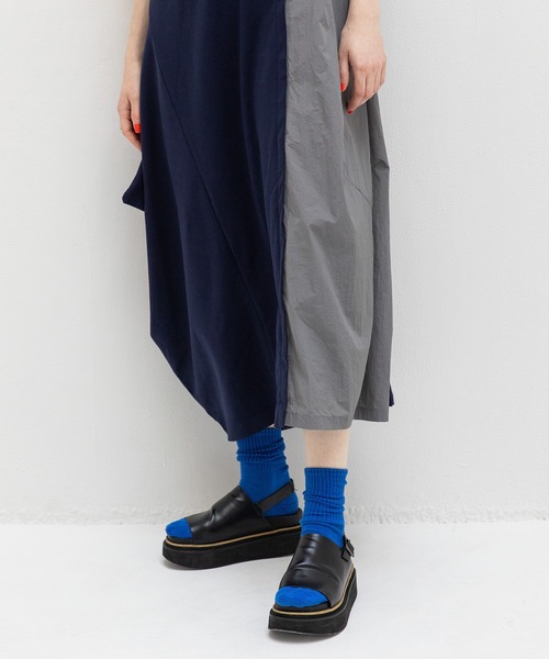 AULA AILA（アウラアイラ）の「アシンメトリータフタコンビネーションワンピース（ワンピース・レディース・グレー/ブラック/オフホワイト・0）」の16枚目の写真