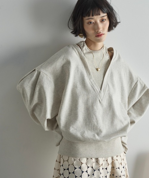 THE YOn（ザヨン）の「フェイクレイヤードライトオンスミニ裏毛プルオーバー（Tシャツ/カットソー・レディース・オートミール/ピンク/クリーム・FREE）」の3枚目の写真