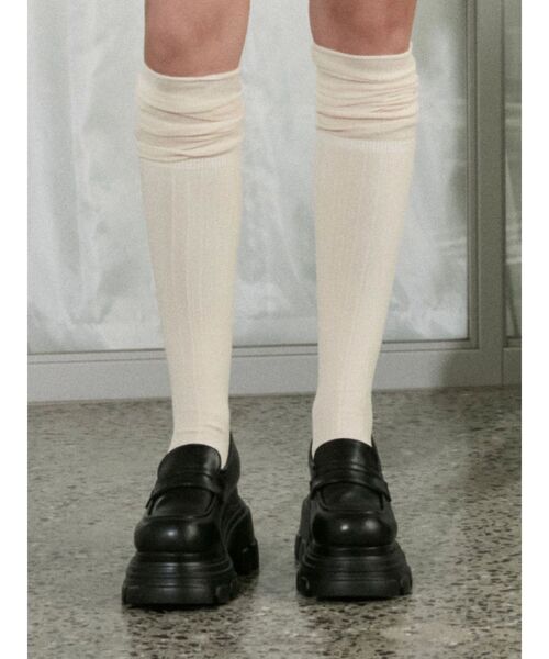 EMODA(エモダ)の「シアースイッチングハイソックス(ソックス/靴下・レディース・アイボリー/グレー・FREE)」の7枚目の写真