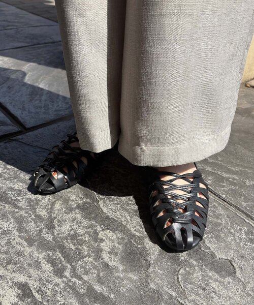 Jena espace merveilleux(ジェナ エスパスメルヴェイユ)の「レースアップシューズ(サンダル・レディース・ブラック/ベージュ/シルバー・MEDIUM/LARGE)」の1枚目の写真