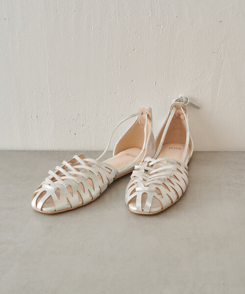 Jena espace merveilleux(ジェナ エスパスメルヴェイユ)の「レースアップシューズ(サンダル・レディース・ブラック/ベージュ/シルバー・MEDIUM/LARGE)」の6枚目の写真