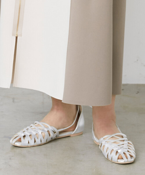 Jena espace merveilleux(ジェナ エスパスメルヴェイユ)の「レースアップシューズ(サンダル・レディース・ブラック/ベージュ/シルバー・MEDIUM/LARGE)」の8枚目の写真