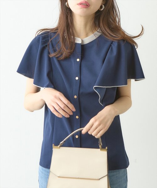 natural couture(ナチュラルクチュール)の「メタル釦フリル袖ブラウス(シャツ/ブラウス・レディース・ネイビー/サックスブルー/チャコールグレー/グレー/オフホワイト・FREE)」の1枚目の写真