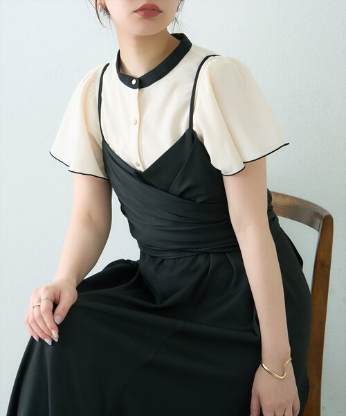 natural couture(ナチュラルクチュール)の「メタル釦フリル袖ブラウス(シャツ/ブラウス・レディース・ネイビー/サックスブルー/チャコールグレー/グレー/オフホワイト・FREE)」の2枚目の写真