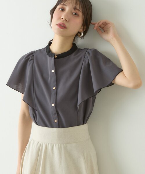 natural couture(ナチュラルクチュール)の「メタル釦フリル袖ブラウス(シャツ/ブラウス・レディース・ネイビー/サックスブルー/チャコールグレー/グレー/オフホワイト・FREE)」の3枚目の写真